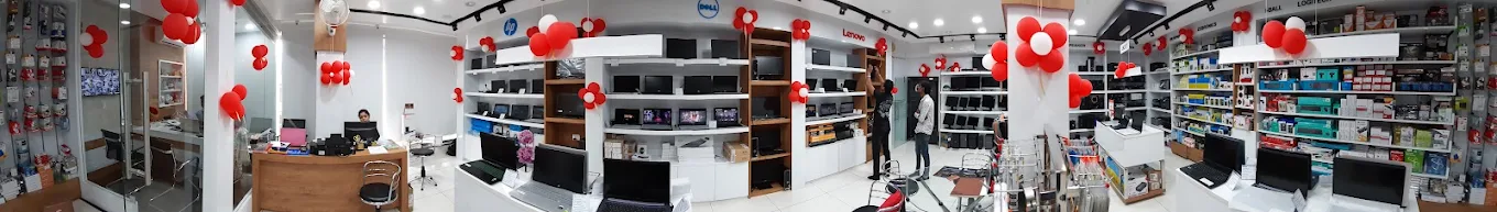 Panoramic view of the showroom with HP, Dell, Lenovo and ASUS displays